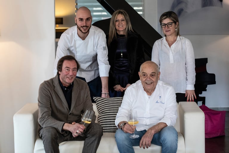 La brigata e team del Ristorante LUV, Fiumaretta con Mauro Ricciardi