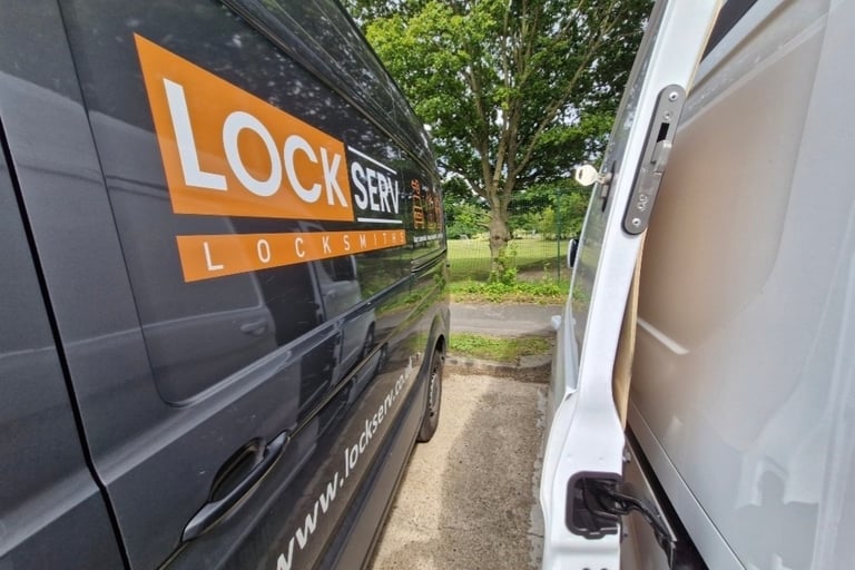 van hook deadlocks fitted mobile van lock fitters oxford van security oxford Lock Serv