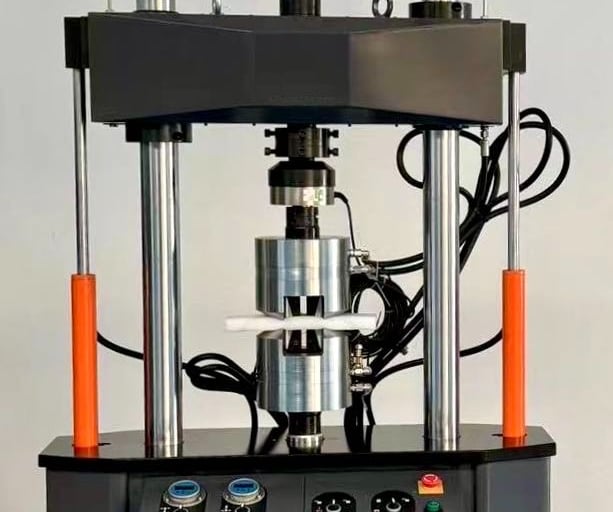 Compressor head of the universal testing system load cell
