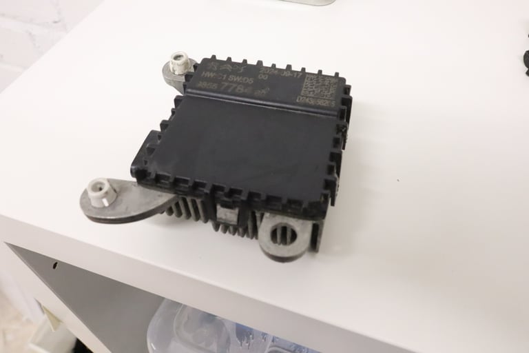 Automobilio elektronikos modulio laikiklio gamyba