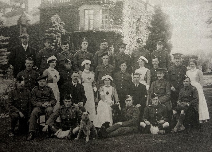 Soldiers and staff at Briar Cottage