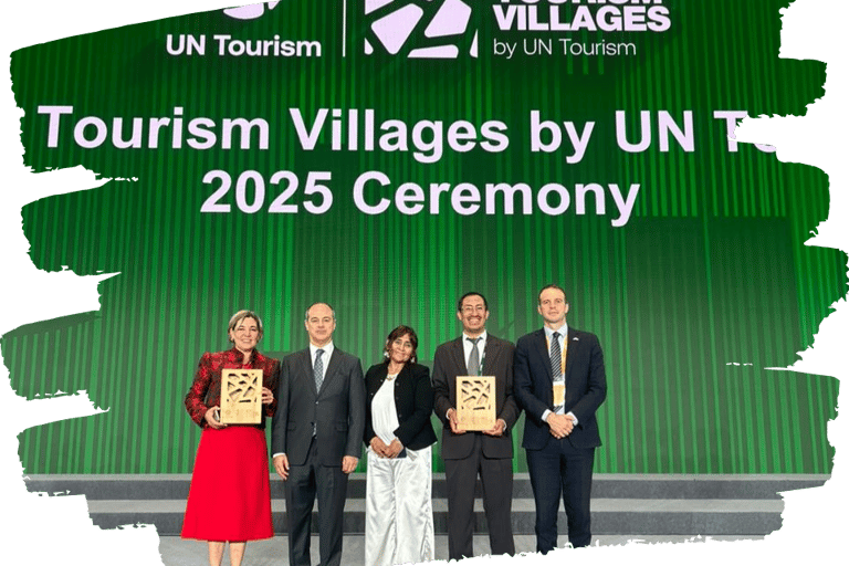 Entrega de premio a los Best Tourism Villages 2025