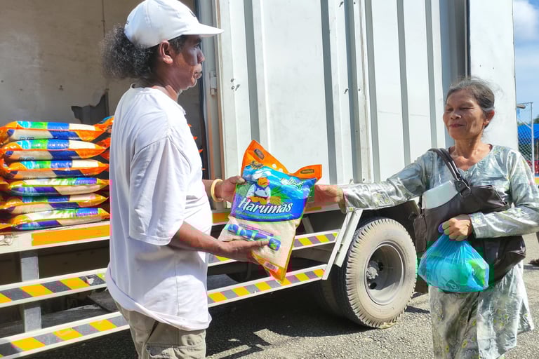Kegiatan Sembako Murah Batam oleh Wali Kota Batam, PT. Usaha Kiat Permata, Beras Harumas