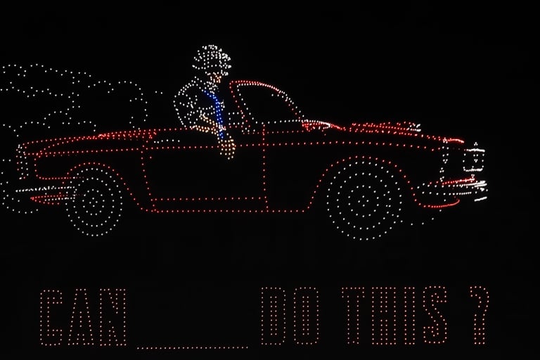 enjambre de drones para espectaculo visual, figuras personalizadas, drones figuras, drones para espectaculos