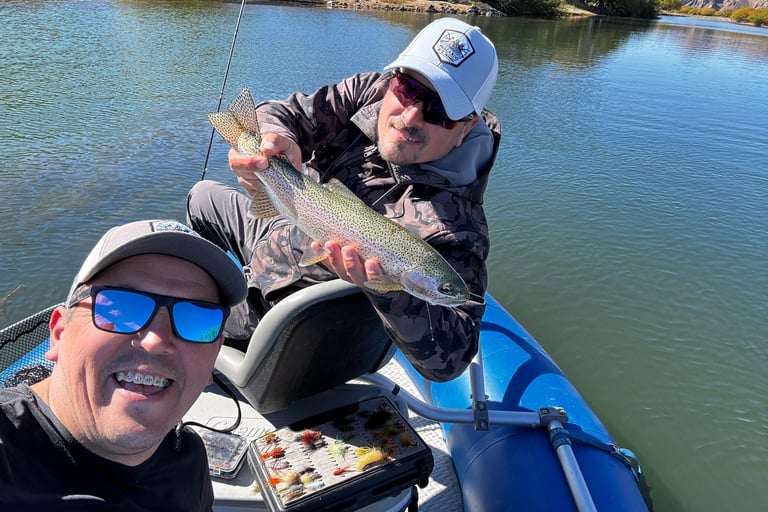 Flotadas de pesca con mosca en balsa Rio Chubut Patagonia