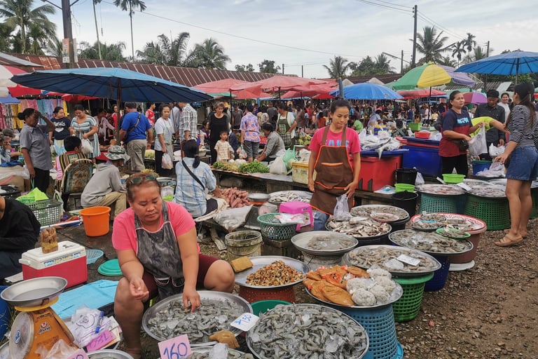ตลาดนัด ฝนทอง (Talat Nat Fontok), Chumphon