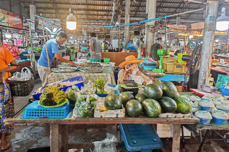 Ruam Charoen Market(ตลาดนัดร่วมเจริญ) à Packnam Chumphon