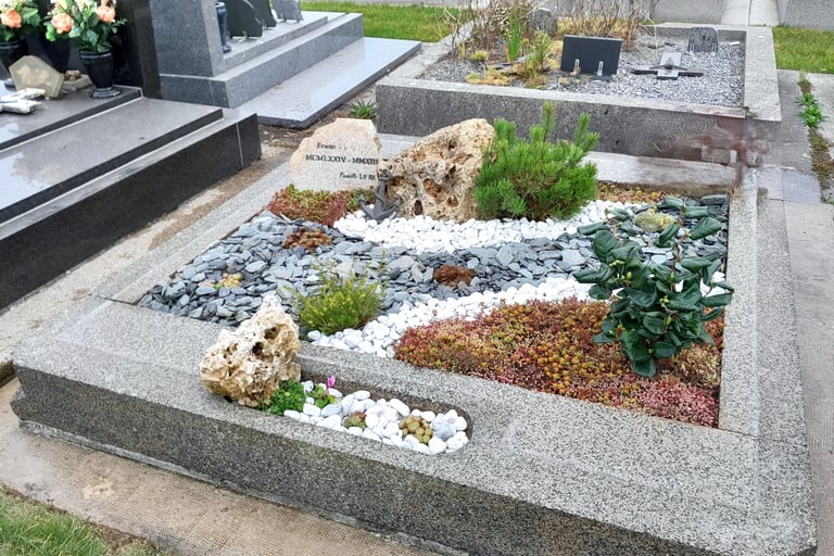 Rénovation et végétalisation d'un monument funéraire par Arnaud Sépultures Végétalisées