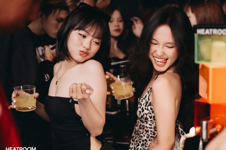 Loco Complex Heatroom NightClub asian girls dancing
