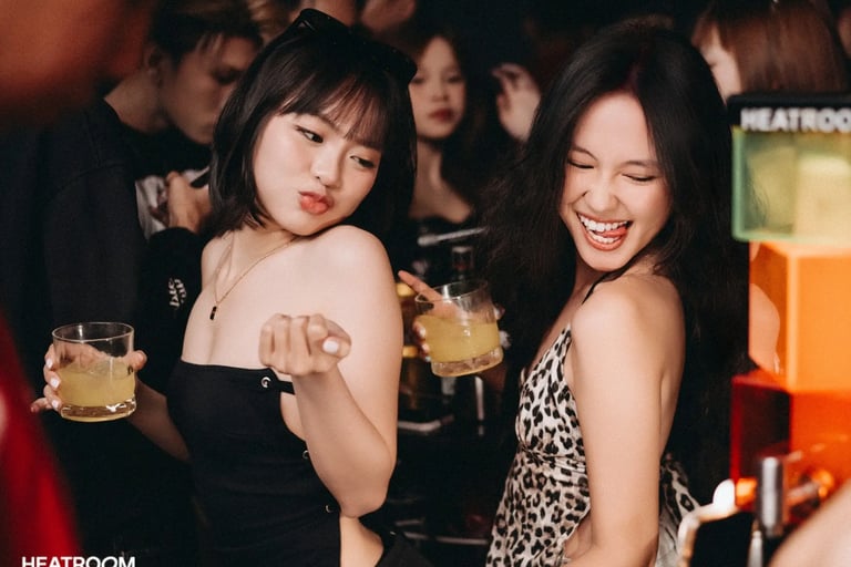 Loco Complex Heatroom NightClub asian girls dancing