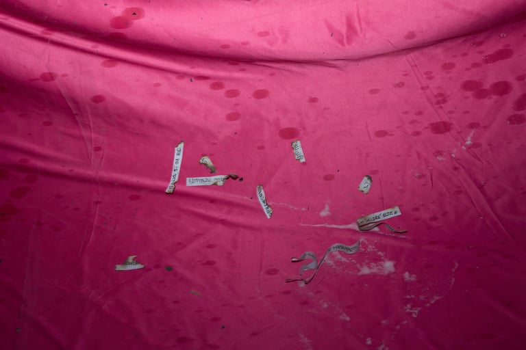 Performance VIA de Pedro Romero (@theromeroproject), acción performativa nocturna en espacio urbano