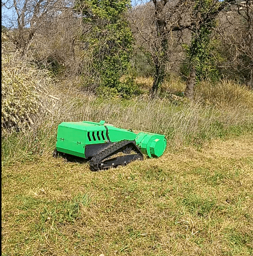 robot trinciatura erba pulizia terreni drone 
