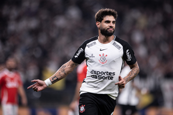 Yuri Alberto, atacante do Corinthians, celebra gol contra o Flamengo na final da Supercopa 2026 no E