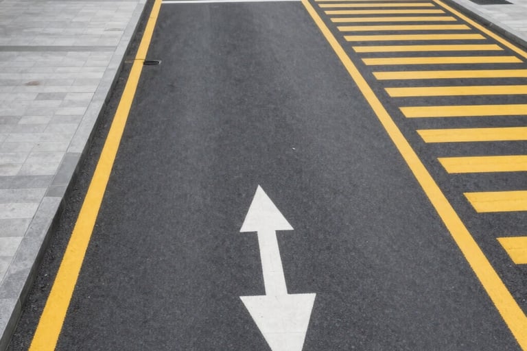 pintura viária em estacionamento com faixas amarelas