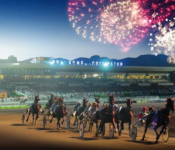 Course de chevaux à l'hippodrome de Cagnes-sur-Mer