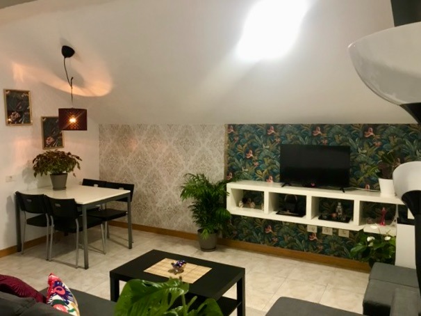 Instalación y pintado de papel y cuadros a juego en textil. San Cristobal de la Laguna.