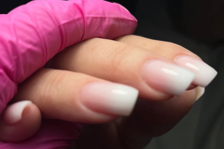 remplissage gel rose avec un Baby Boomer pour nail art