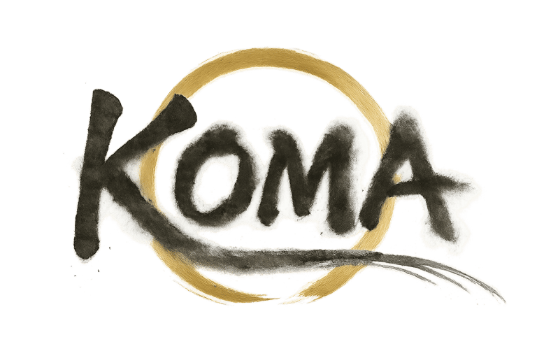 El logotipo único de la marca "KOMA", producción artesanal de las tijeras profesionales de peluquería.