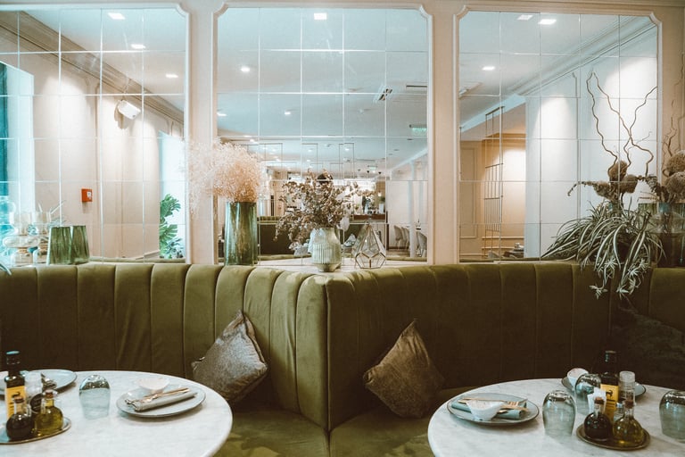 vue intérieure du restaurant la fourchette à dakar