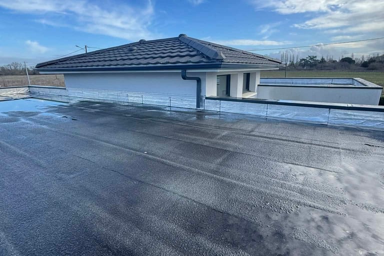 Pose de gouttière et coiffe de mur, couvertine en aluminium
