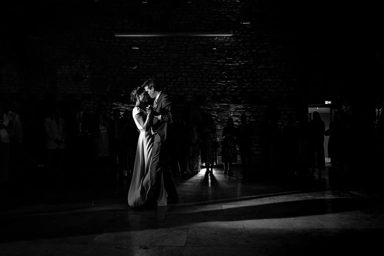 l'ouverture de bal d'un couple de mariés