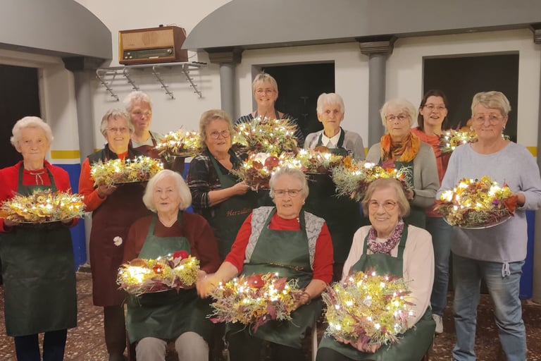 Kränze binden mit den Bergmannsfrauen