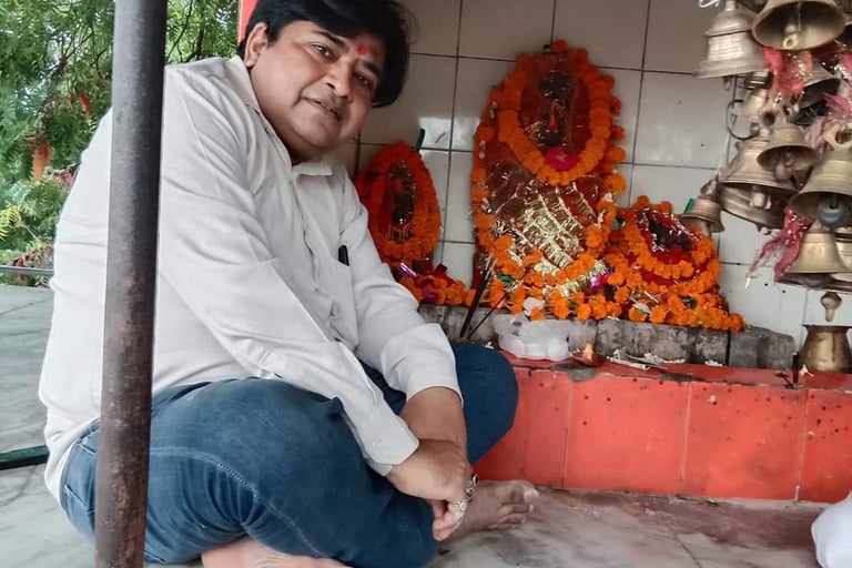 प्रशांत श्रीवास्तव कौन हैं?