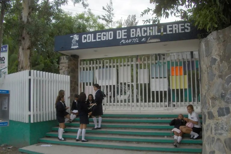 Lista de utiles escolares Bachilletato LISTA DE ÚTILES Preparatoria Lista de útiles Preparatoria