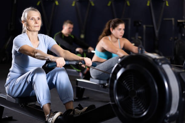 femmes rameur ergocycle