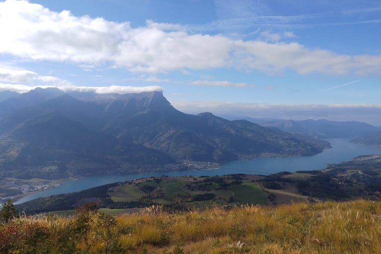 Le lac de Serre-Ponçon et le Pic de Morgon