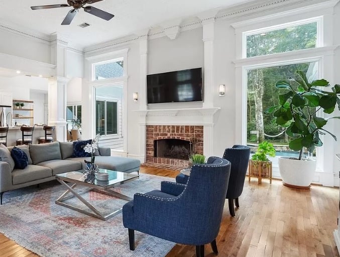 Beautiful living room view and view of backyard