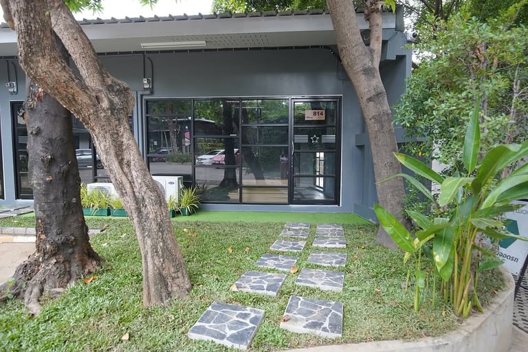 Exterior view of Escorts Media office – chiropractic marketing agency headquarters