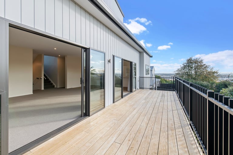 Exterior painting, paint weatherboard