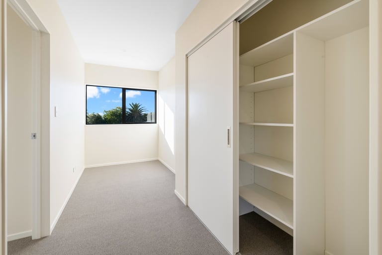 Interior painting, paint walls