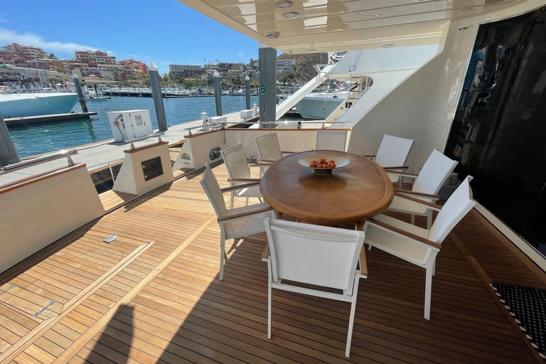 Yate Antago 98 en renta cabo san lucas asientos