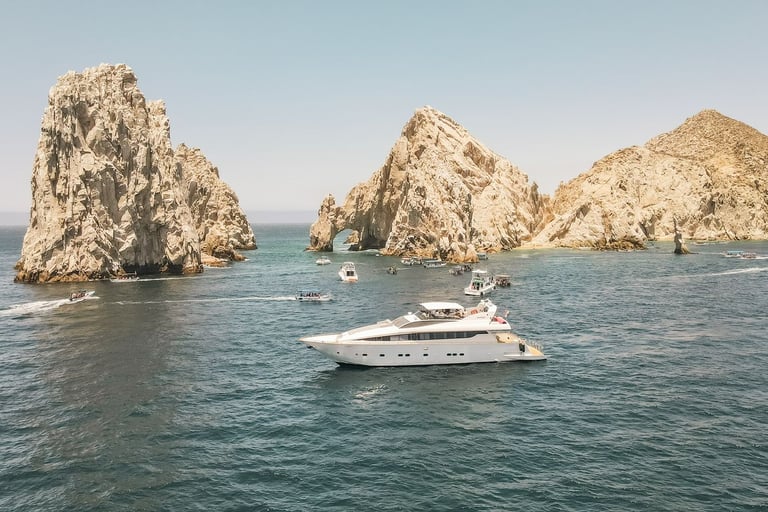 Yate Antago 98 en renta cabo san lucas el arco