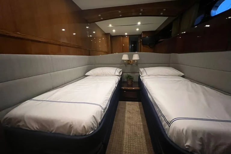 Yate Antago 98 en renta cabo san lucas cabina
