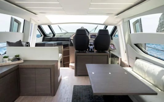 Yate Pershing 75 en renta cabo san lucas interior