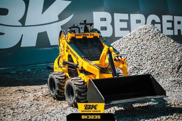 Mini krautuvas BK 323S džoistikai naujas