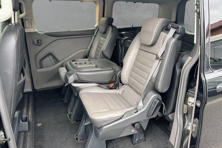 interior ford tourneo