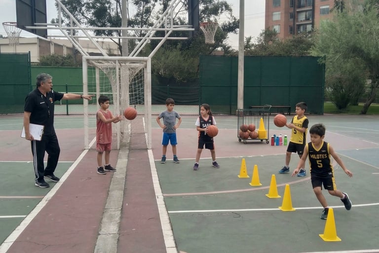 Clases de baloncesto para niños y adolescentes