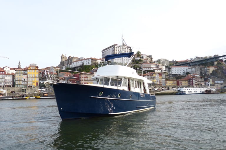 Private yacht for Douro cruises in Porto, Portugal, with bow sunbed, 3 lounges