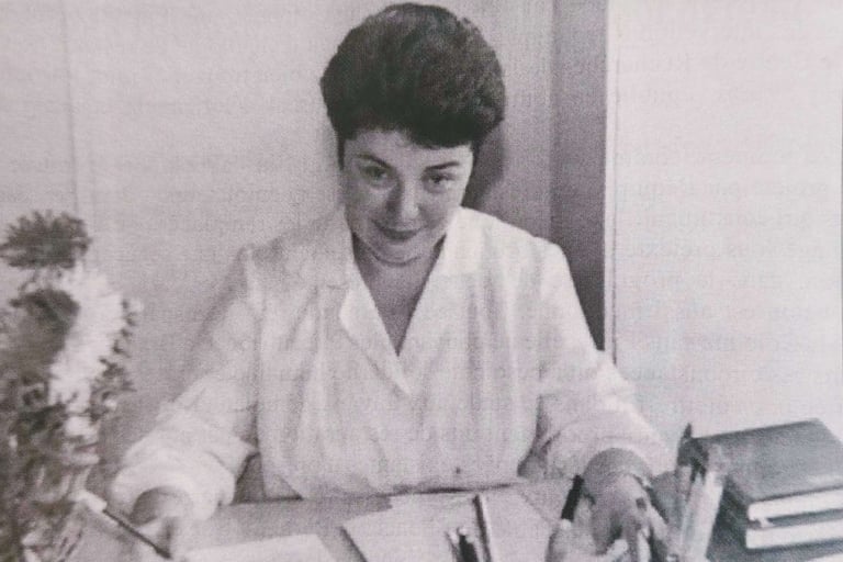 Doina Frumuselu in the Corrosion and Environement Effects Laboration of ICEMENERG, Bucharest, 1997