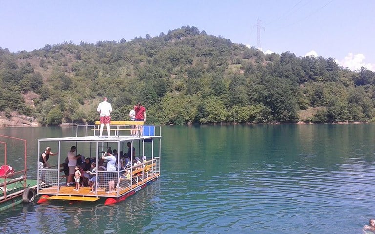 Relaxing boat ride on Jablanica Lake – Scenic nature escape in Bosnia