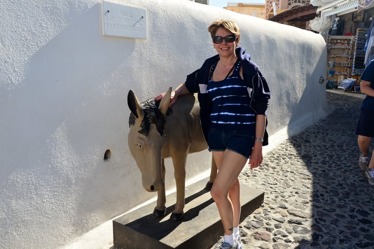 Lady Michelle finds a friend in Oia