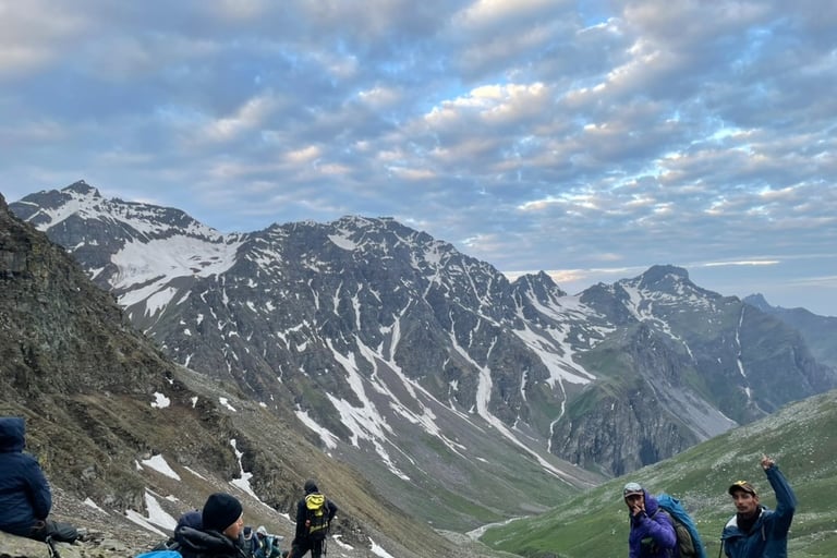 Rest between Dunda and Buran Pass