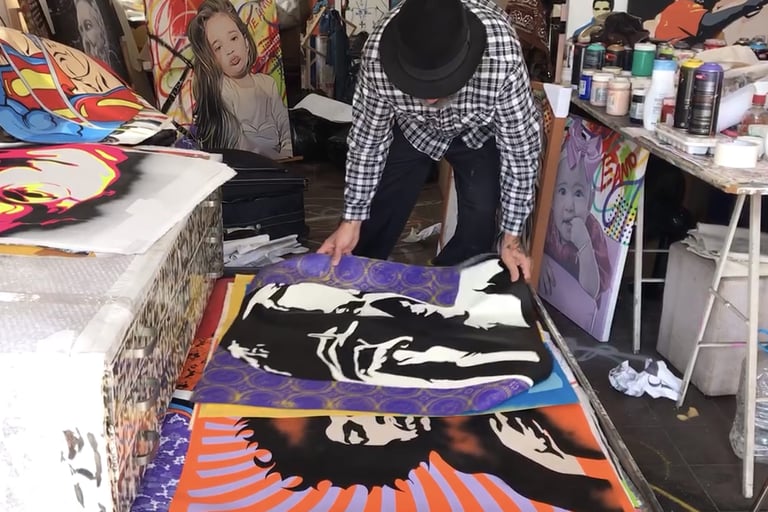 Ateliê do renomado artista plástico Sérgio Astral, conhecido por suas pinturas personalizadas e projetos artísticos.