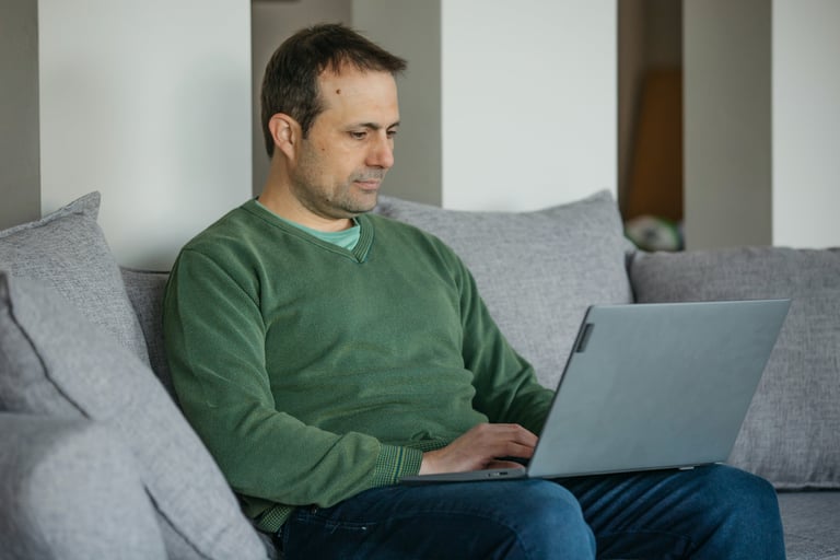 Videollamada de coaching ejecutivo con Luciano Dalio durante una conversación inicial.