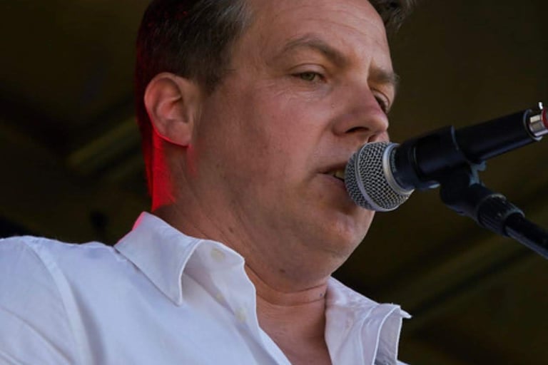 Paul The Dodgers - Rock/Pop covers band Banbury