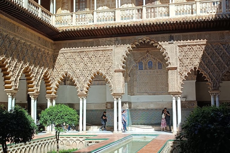 Uno degli edifici dell'Alhambra a Granada